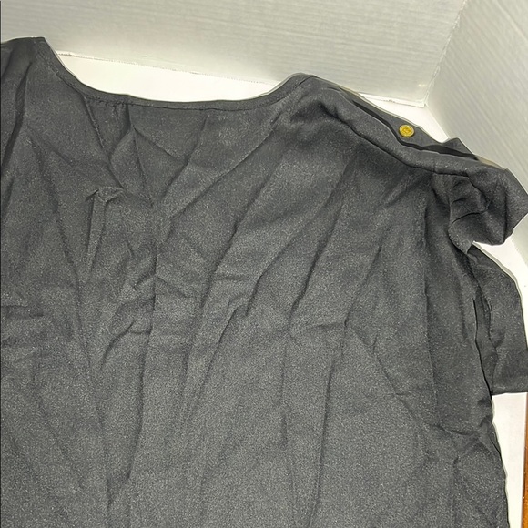 Speed Limit 98 Black Cap Sleeve Relaxed Blouse - Picture 12 of 13